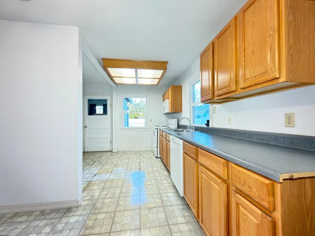 $300,000 | 308 North Grant Avenue, Manteca, CA 95336