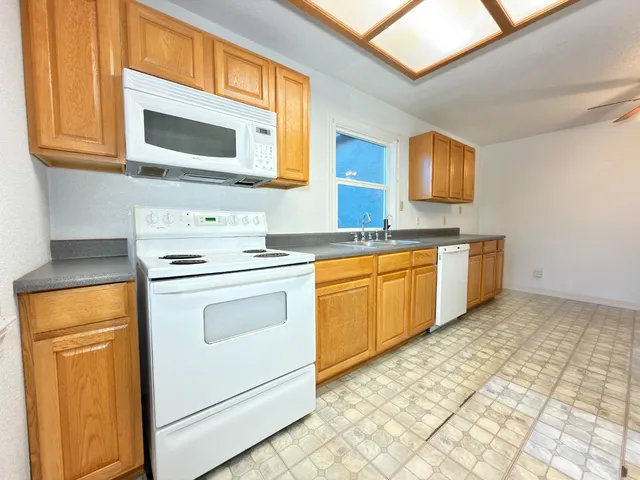 $300,000 | 308 North Grant Avenue, Manteca, CA 95336