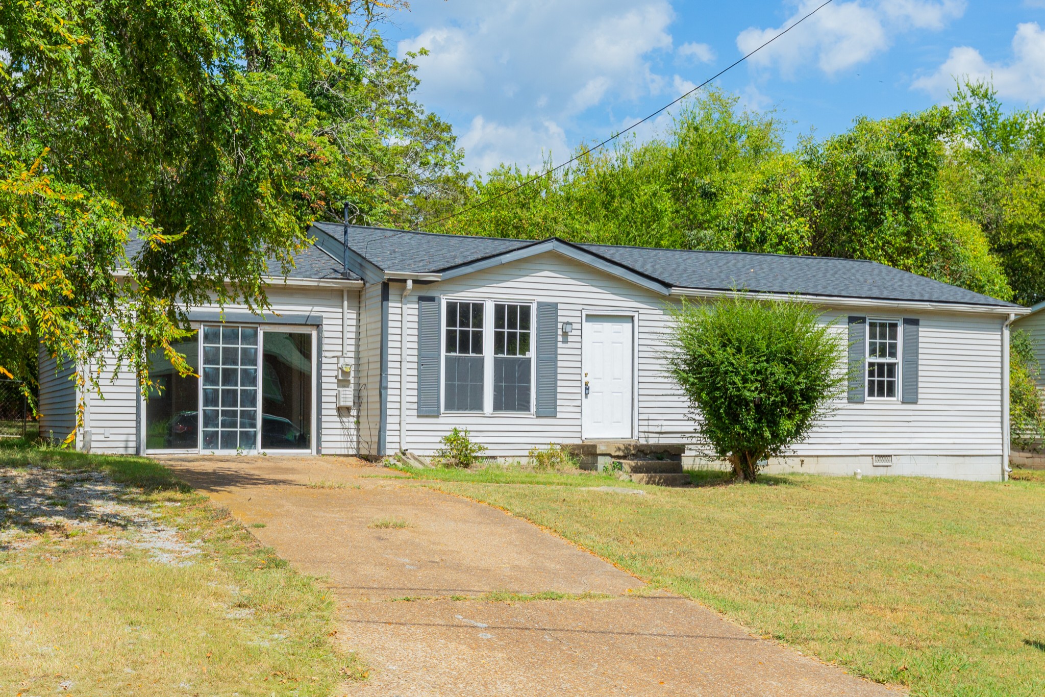 229 Manzano Road Madison, TN 37115 - Photo 3 of 26 a front view of a house with a porch