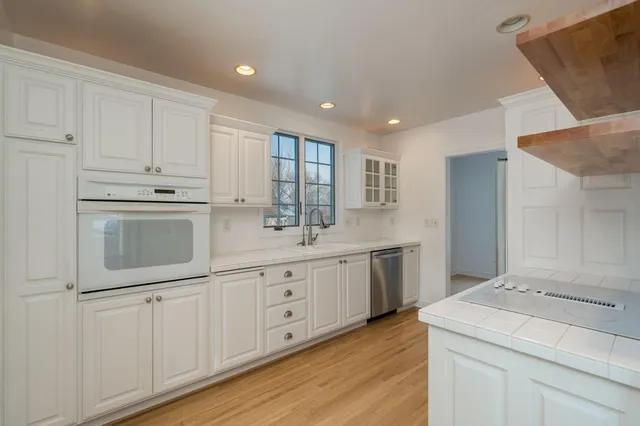 $362,000 | 225 Oak Knoll Boulevard, Mankato, MN 56001