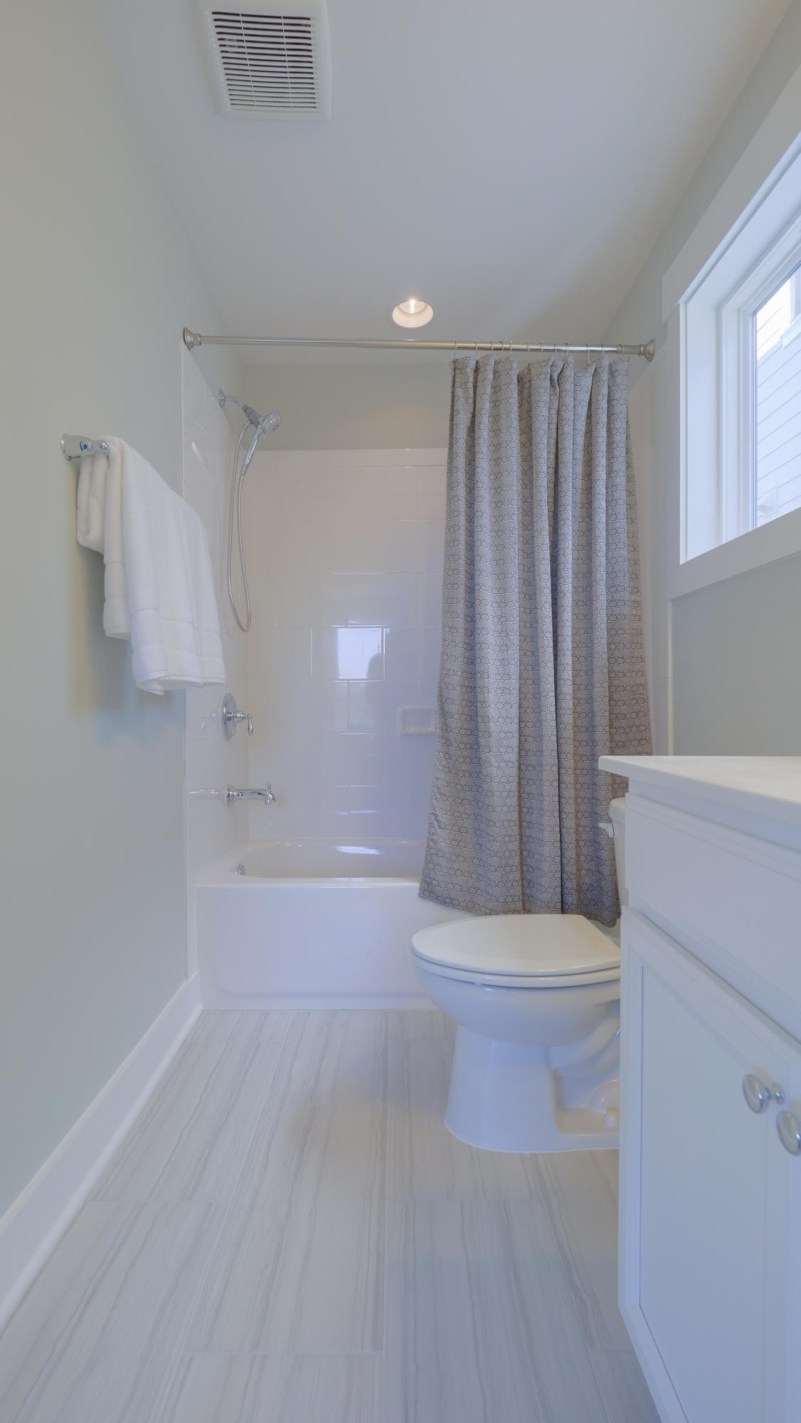 980 Key Colony Court Mount Pleasant, SC 29464 - Photo 27 of 35 980 Key Colonial Mt Pleasant SC Staged (