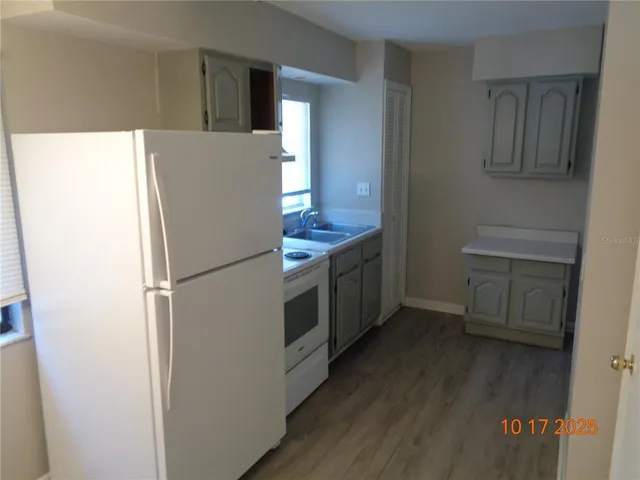 a view of utility room