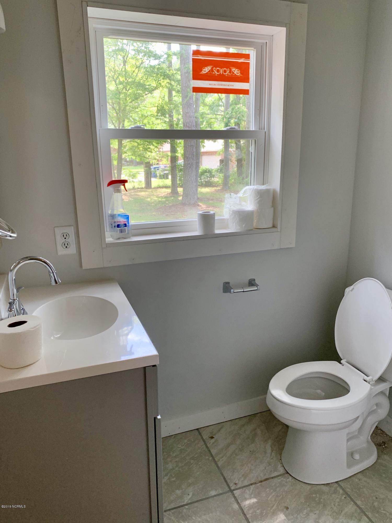 809 Eagle Road Kinston, NC 28501 - Photo 22 of 49 first floor bath