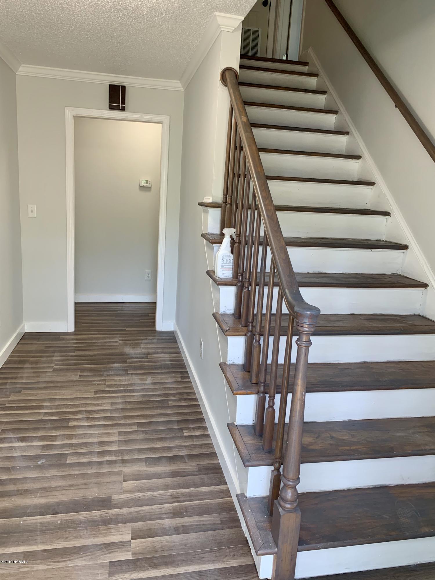 809 Eagle Road Kinston, NC 28501 - Photo 27 of 49 Foyer and staircase to 2nd level