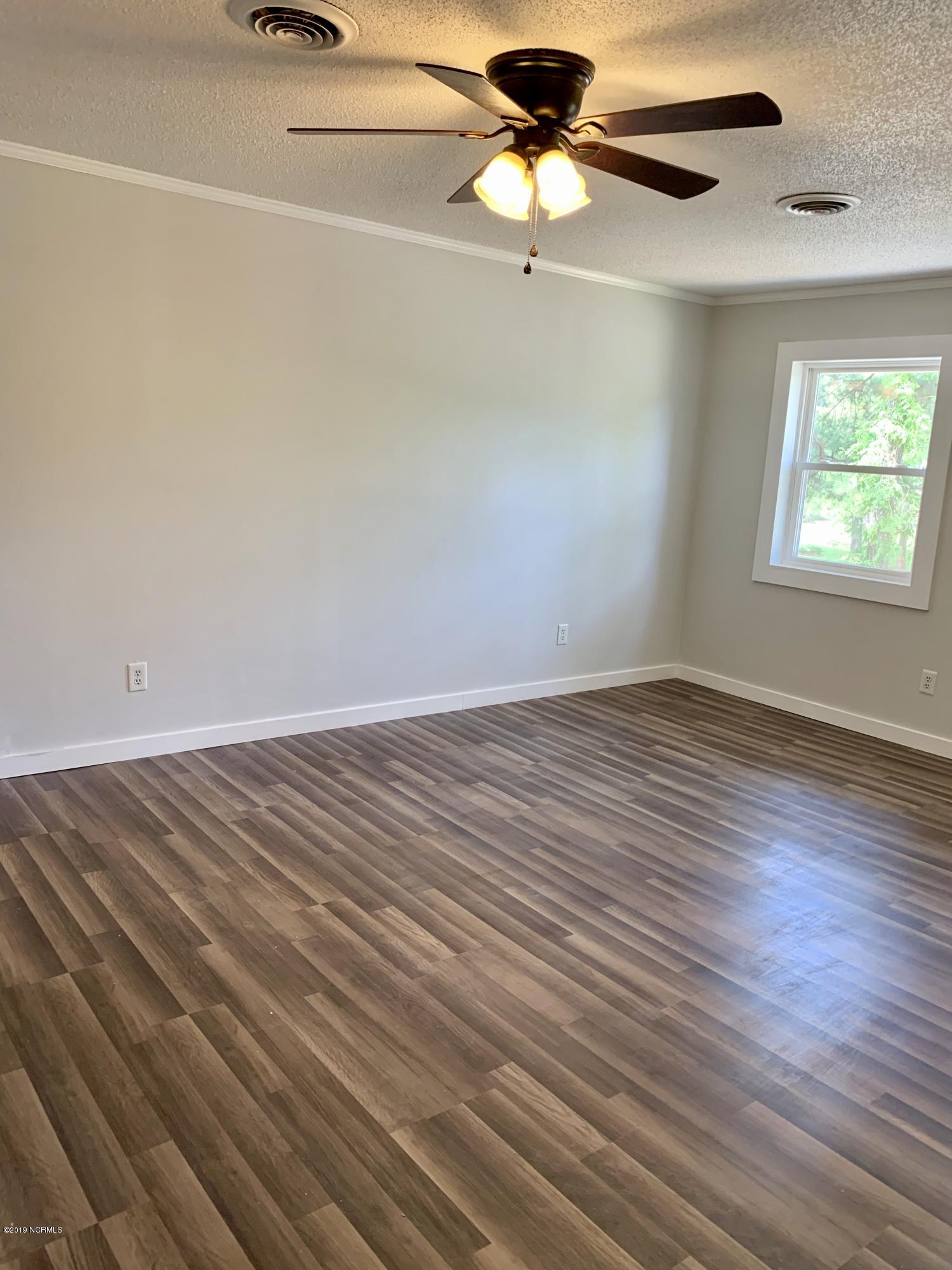 809 Eagle Road Kinston, NC 28501 - Photo 28 of 49 Master bedroom