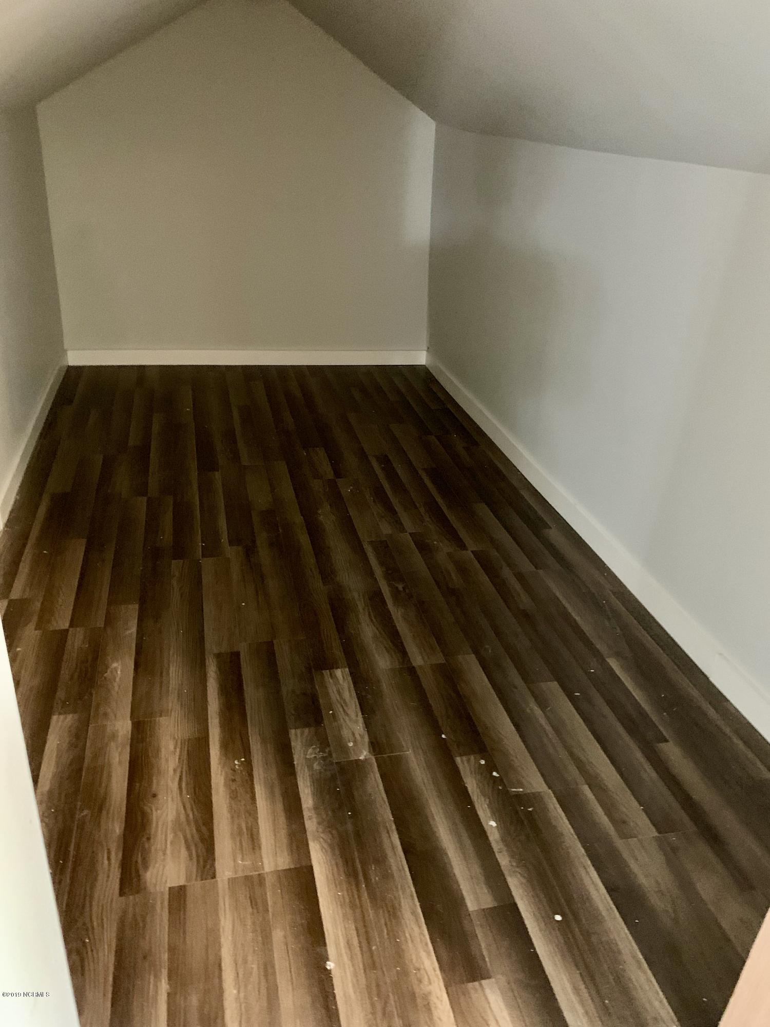 809 Eagle Road Kinston, NC 28501 - Photo 30 of 49 Walk in Closet MB