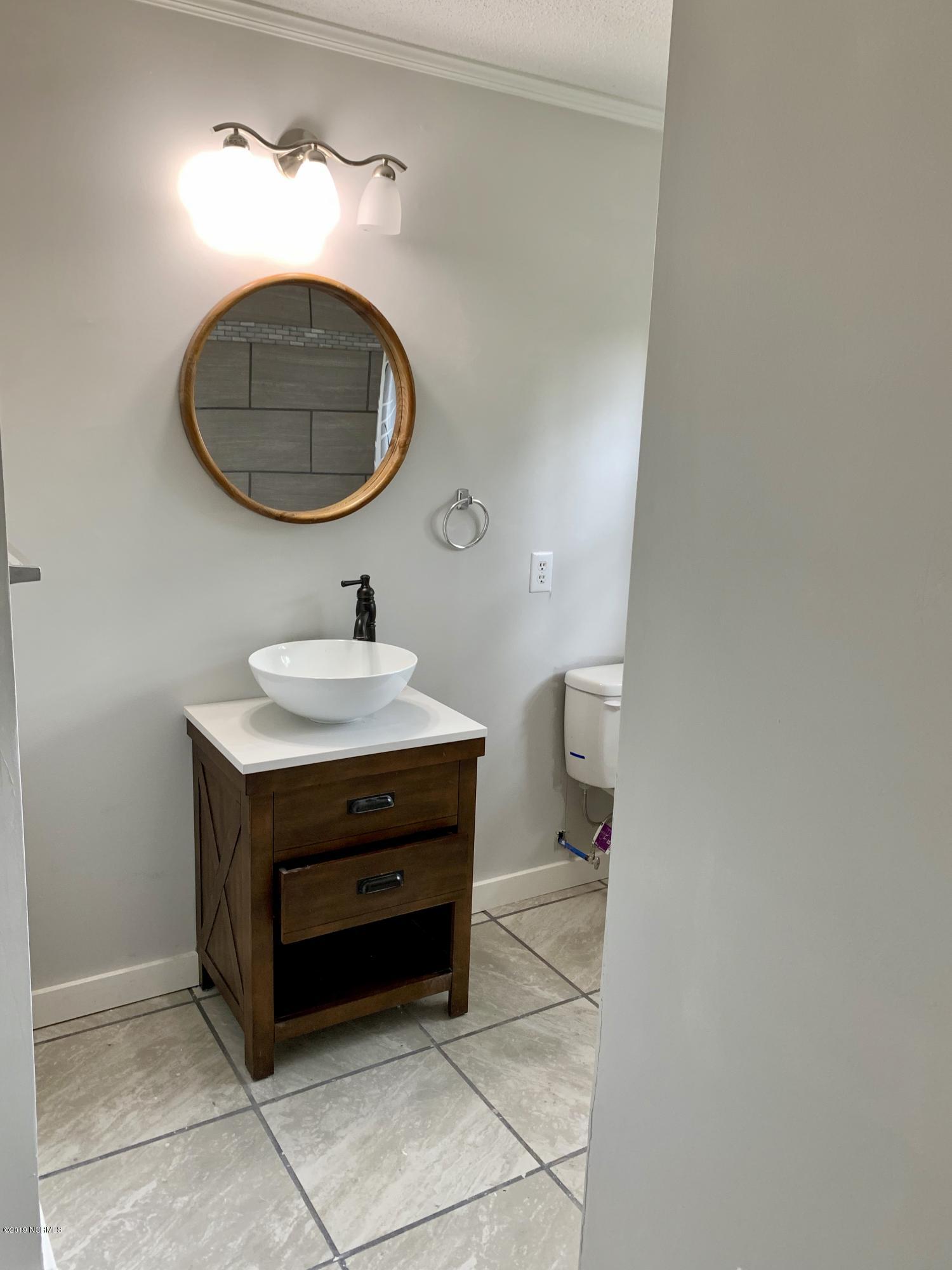 809 Eagle Road Kinston, NC 28501 - Photo 31 of 49 Master bath vanity