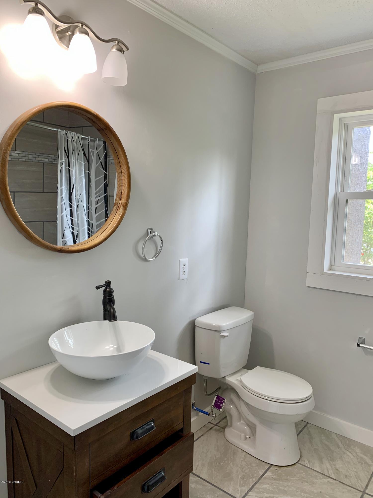 809 Eagle Road Kinston, NC 28501 - Photo 32 of 49 Master Bath