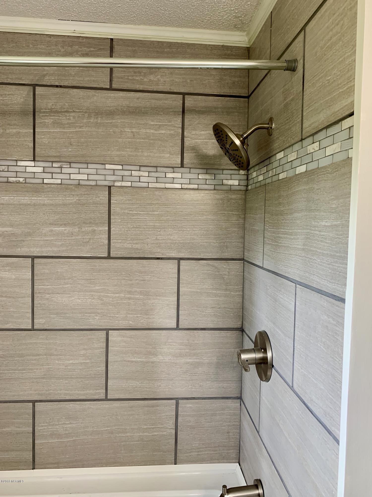 809 Eagle Road Kinston, NC 28501 - Photo 33 of 49 Master bath tile tub surround