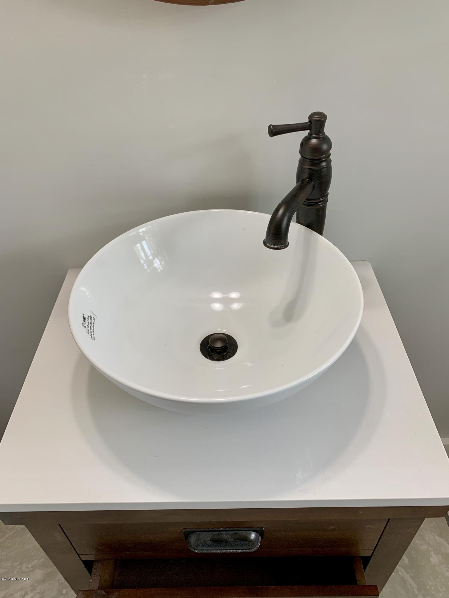 809 Eagle Road Kinston, NC 28501 - Photo 36 of 49 Master bath sink