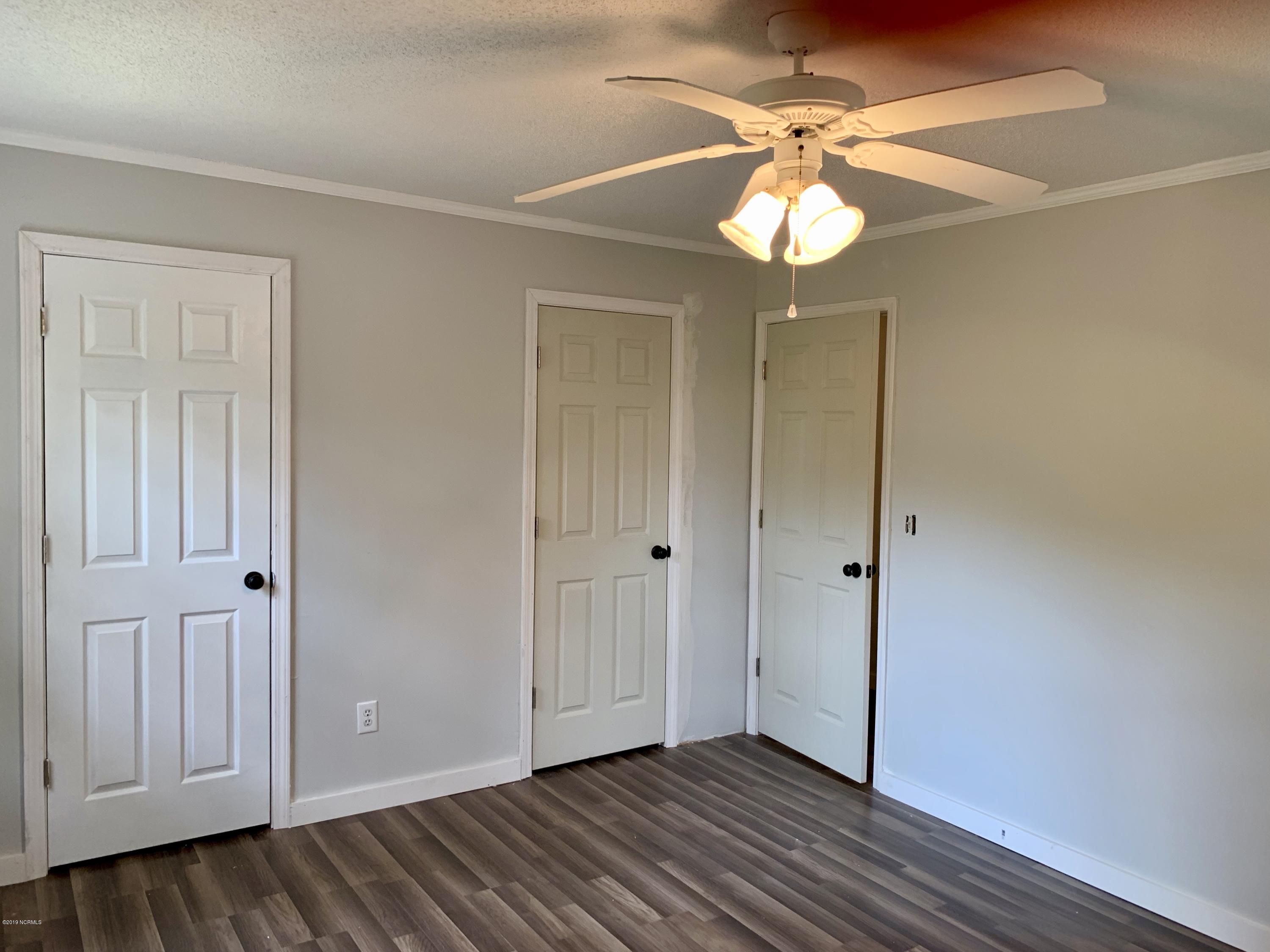 809 Eagle Road Kinston, NC 28501 - Photo 43 of 49 Bedroom 1 double closets
