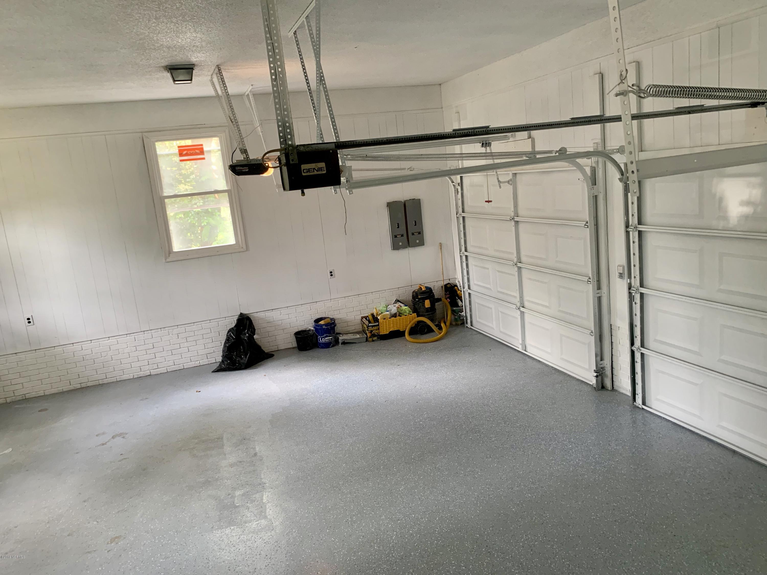 809 Eagle Road Kinston, NC 28501 - Photo 48 of 49 Garage
