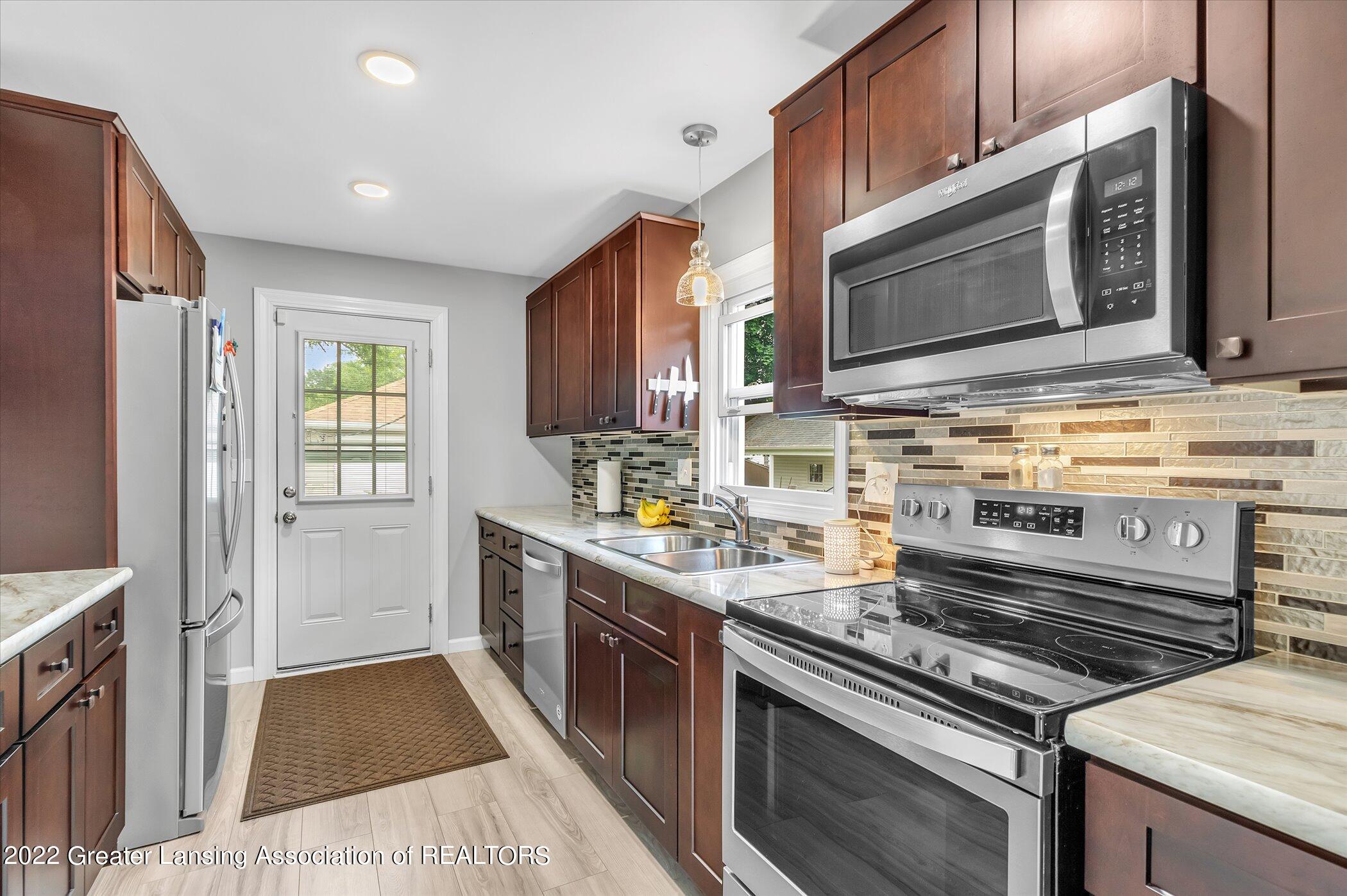 2501 Wellington Road Lansing, MI 48910 - Photo 10 of 27 Wonderful New Kitchen