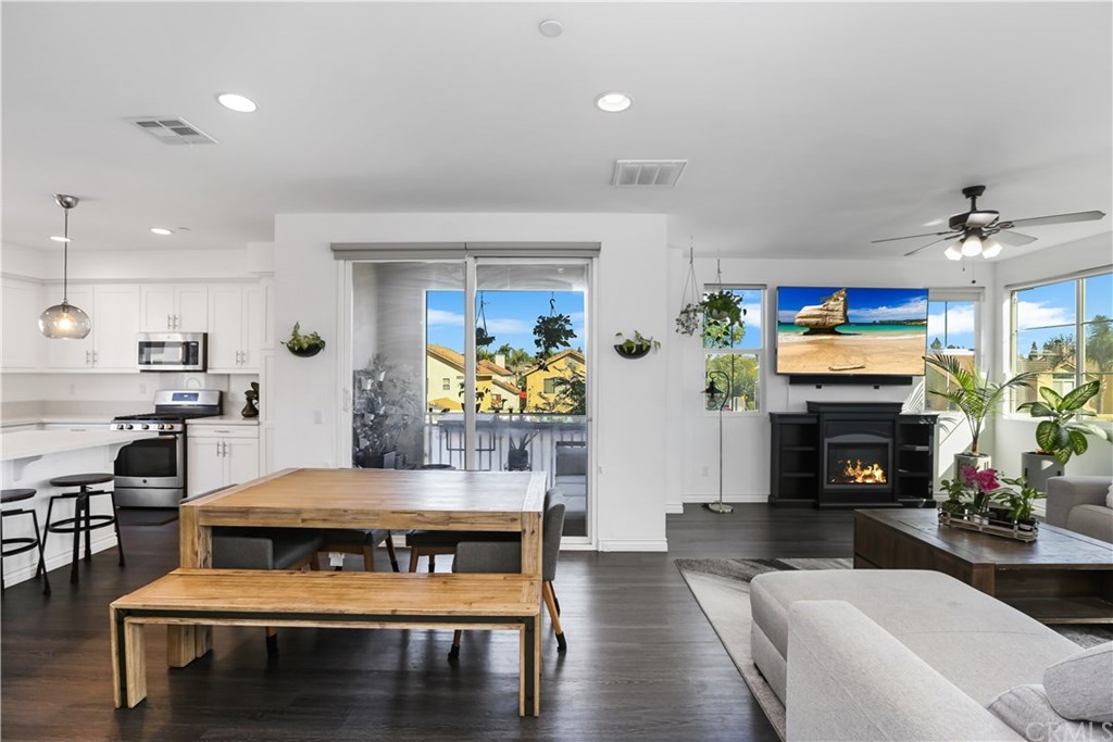 893 Tangelo Way, Unit 101 Corona, CA 92878 - Photo 2 of 40