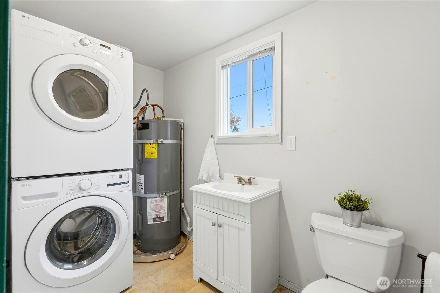 7525 Beverly Lane Everett, WA 98203 - Photo 12 of 34