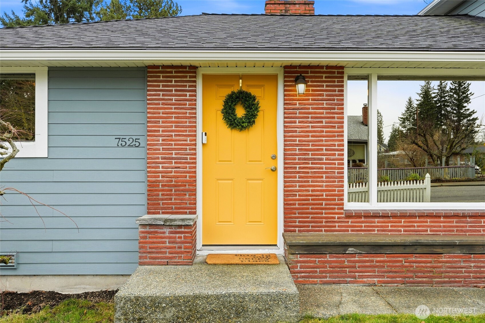 7525 Beverly Lane Everett, WA 98203 - Photo 2 of 34