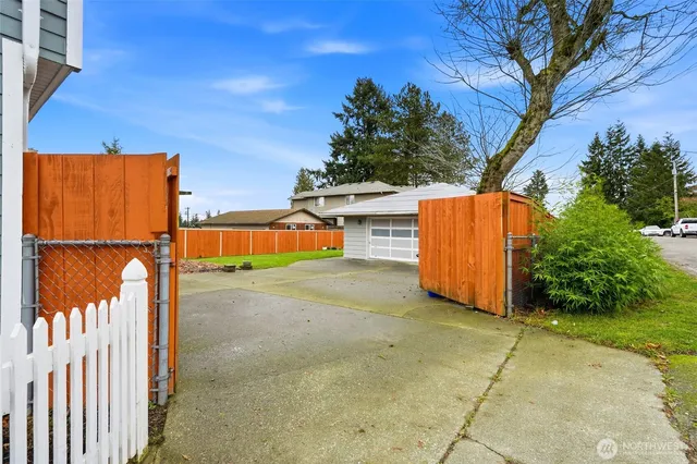 $650,000 | 7525 Beverly Lane, Everett, WA 98203