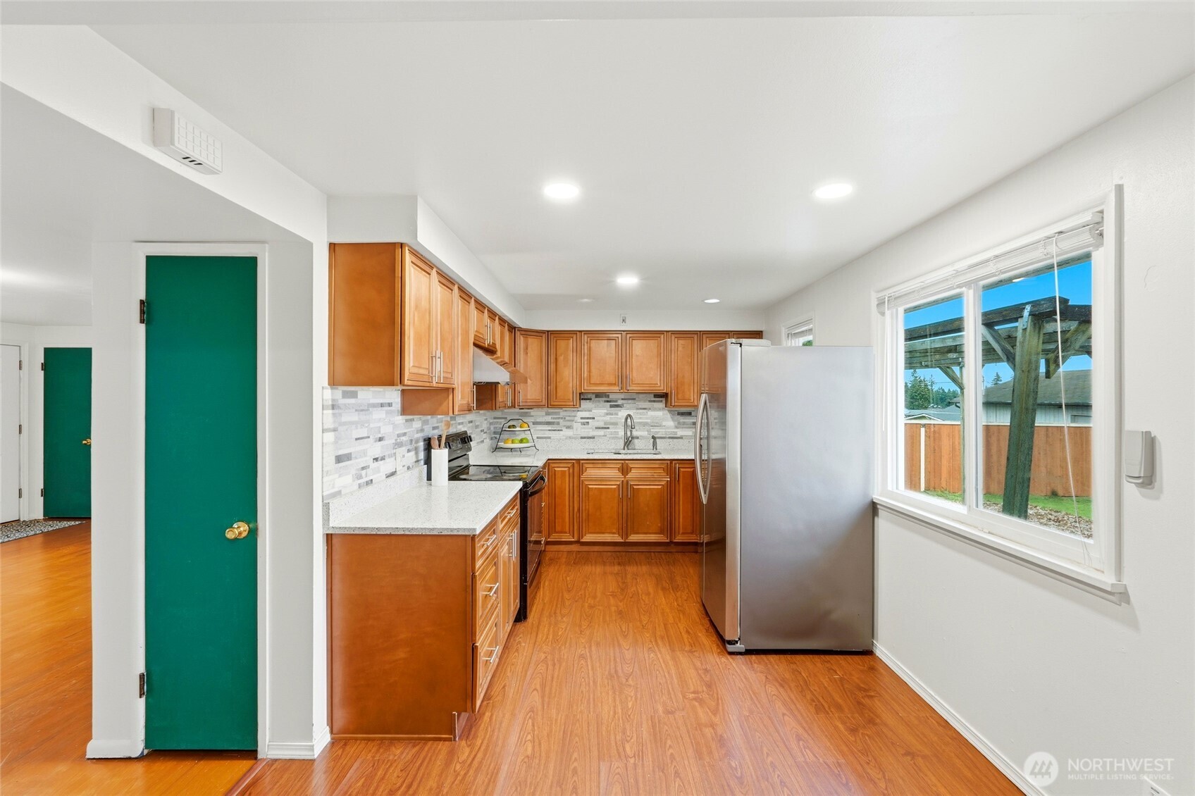 7525 Beverly Lane Everett, WA 98203 - Photo 8 of 34