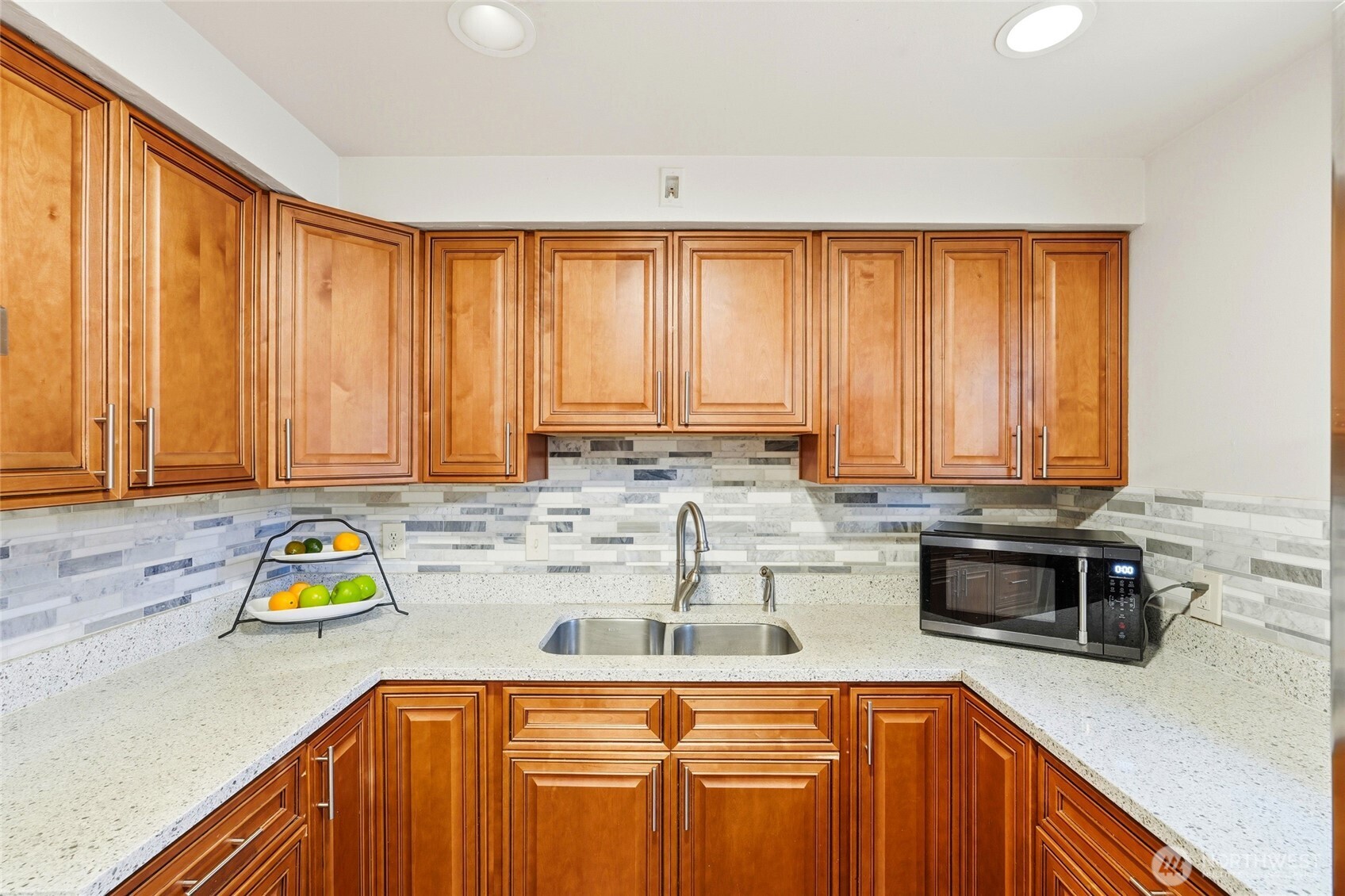 7525 Beverly Lane Everett, WA 98203 - Photo 10 of 34