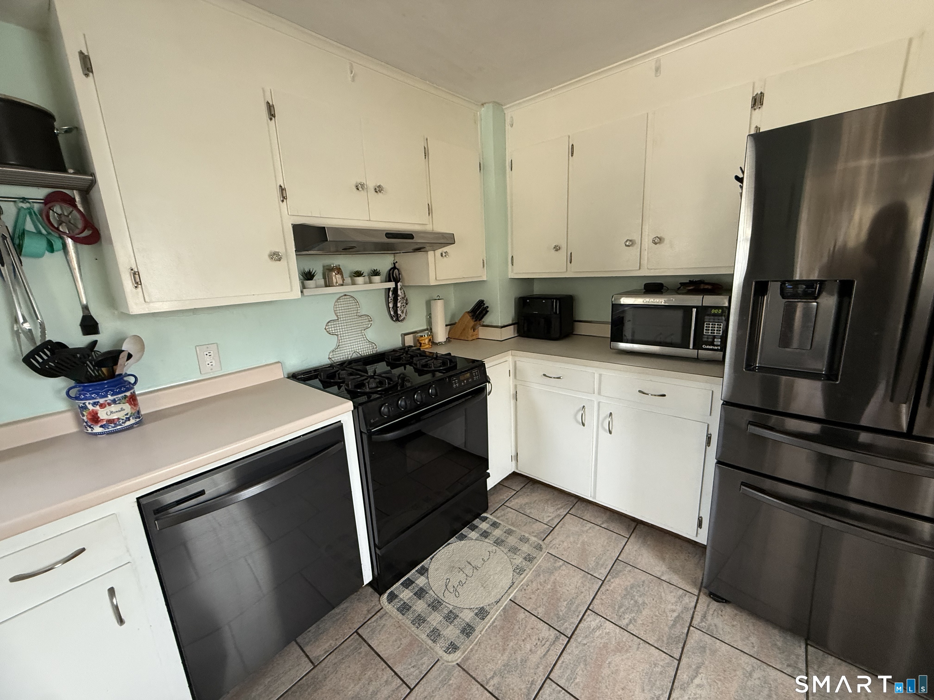 2 Harbor View Avenue Waterford, CT 06385 - Photo 17 of 39