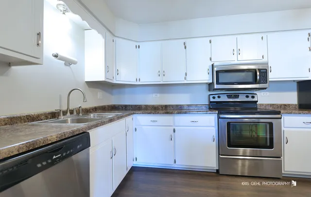 $160,000 | 1335 Buell Avenue, Unit 1335, Joliet, IL 60435