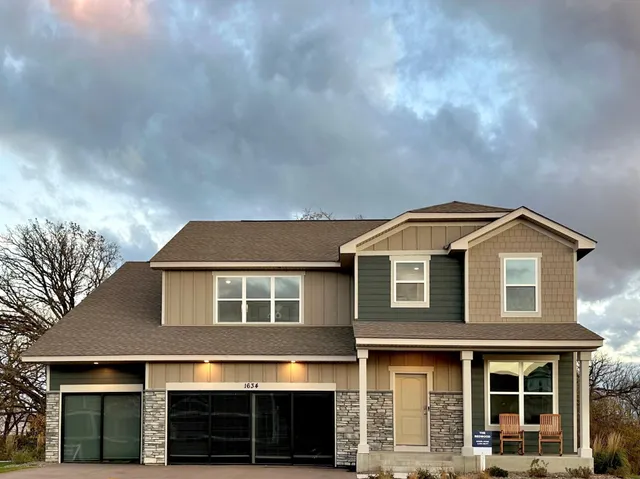 $715,295 | 1634 Oak Creek Drive, Chaska, MN 55318