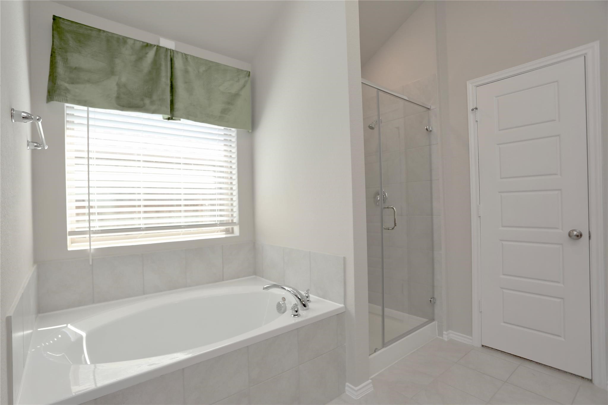 2123 Santa Ana Way Baytown, TX 77523 - Photo 13 of 20 a bathroom with a bathtub and a shower