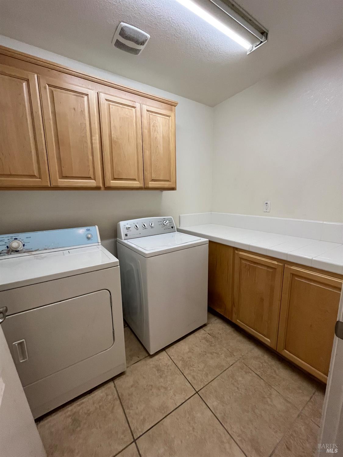 2472 Shorey Way Fairfield, CA 94533 - Photo 21 of 43 a utility room with dryer and washer