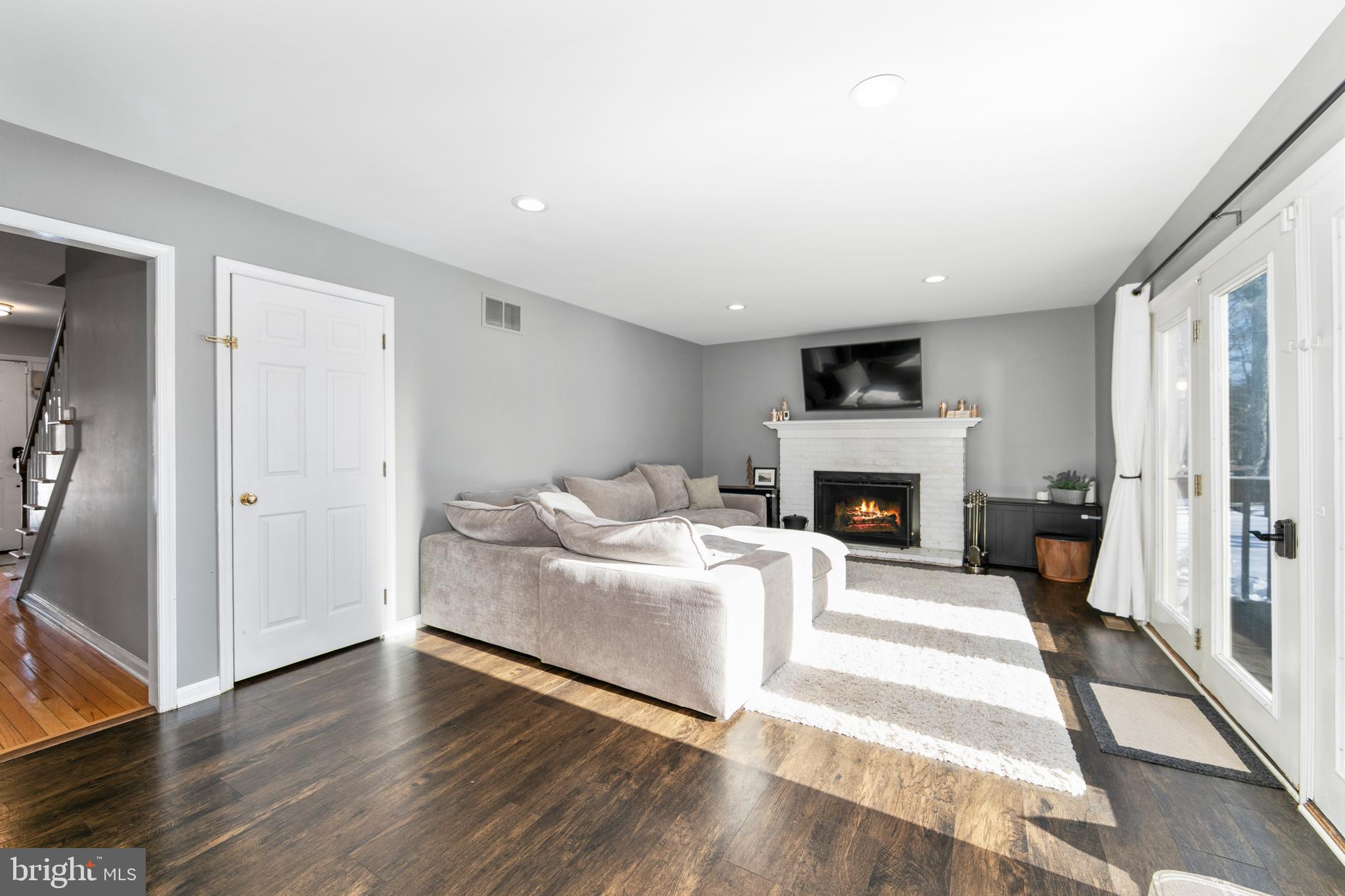4 Allen Court Tabernacle, NJ 08088 - Photo 14 of 35 Living Room