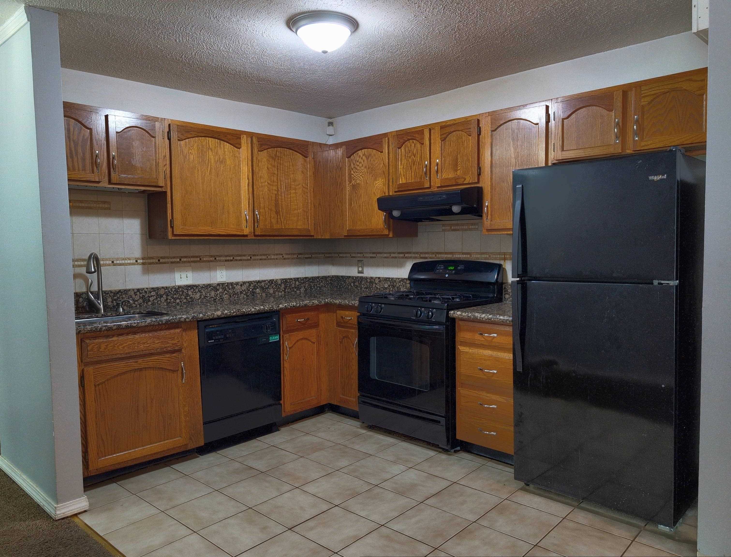 379 Huse Road, Unit 29 Manchester, NH 03103 - Photo 3 of 15