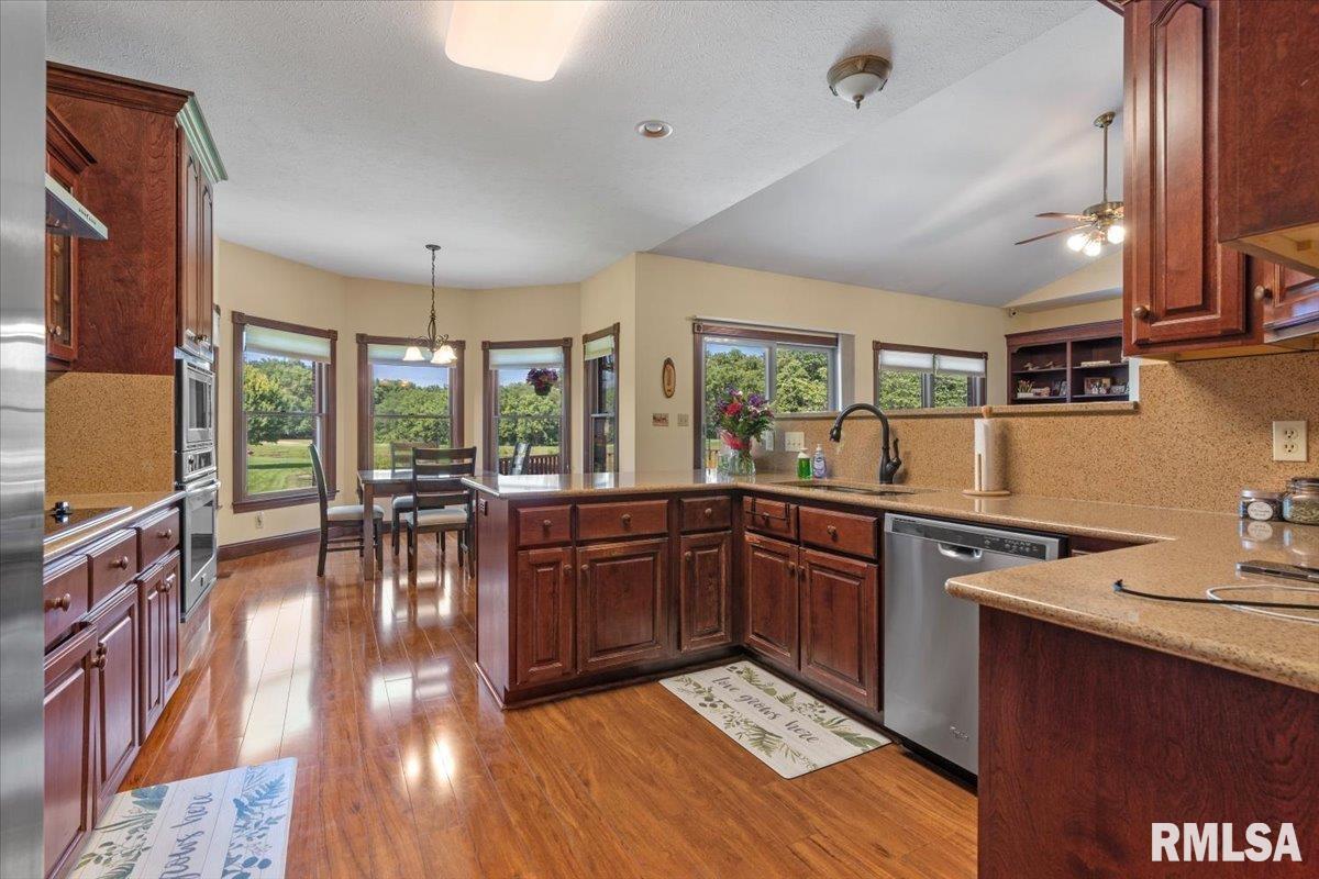 2405 Rosewell Point Springfield, IL 62711 - Photo 10 of 49 Gallery Image 10