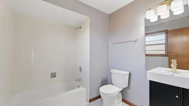 $618,000 | 7104 Kidwell Road, Downers Grove, IL 60516