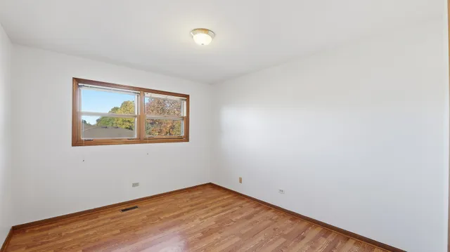 $618,000 | 7104 Kidwell Road, Downers Grove, IL 60516