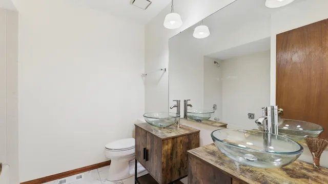 $618,000 | 7104 Kidwell Road, Downers Grove, IL 60516