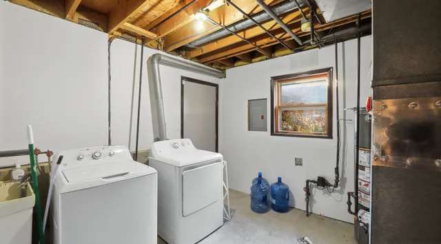 $618,000 | 7104 Kidwell Road, Downers Grove, IL 60516