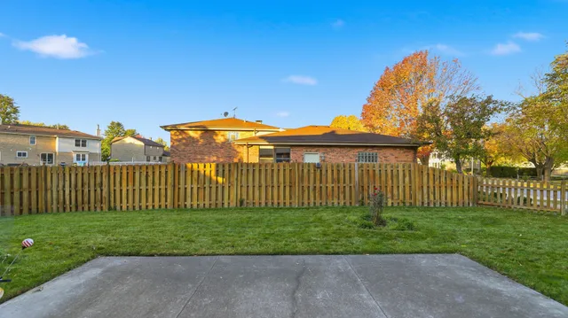 $618,000 | 7104 Kidwell Road, Downers Grove, IL 60516