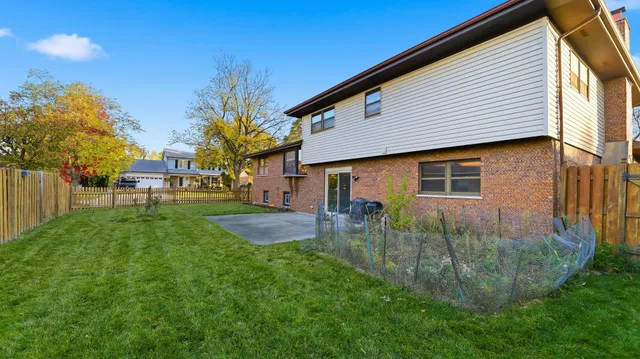 $618,000 | 7104 Kidwell Road, Downers Grove, IL 60516