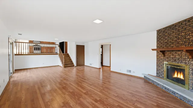 $618,000 | 7104 Kidwell Road, Downers Grove, IL 60516