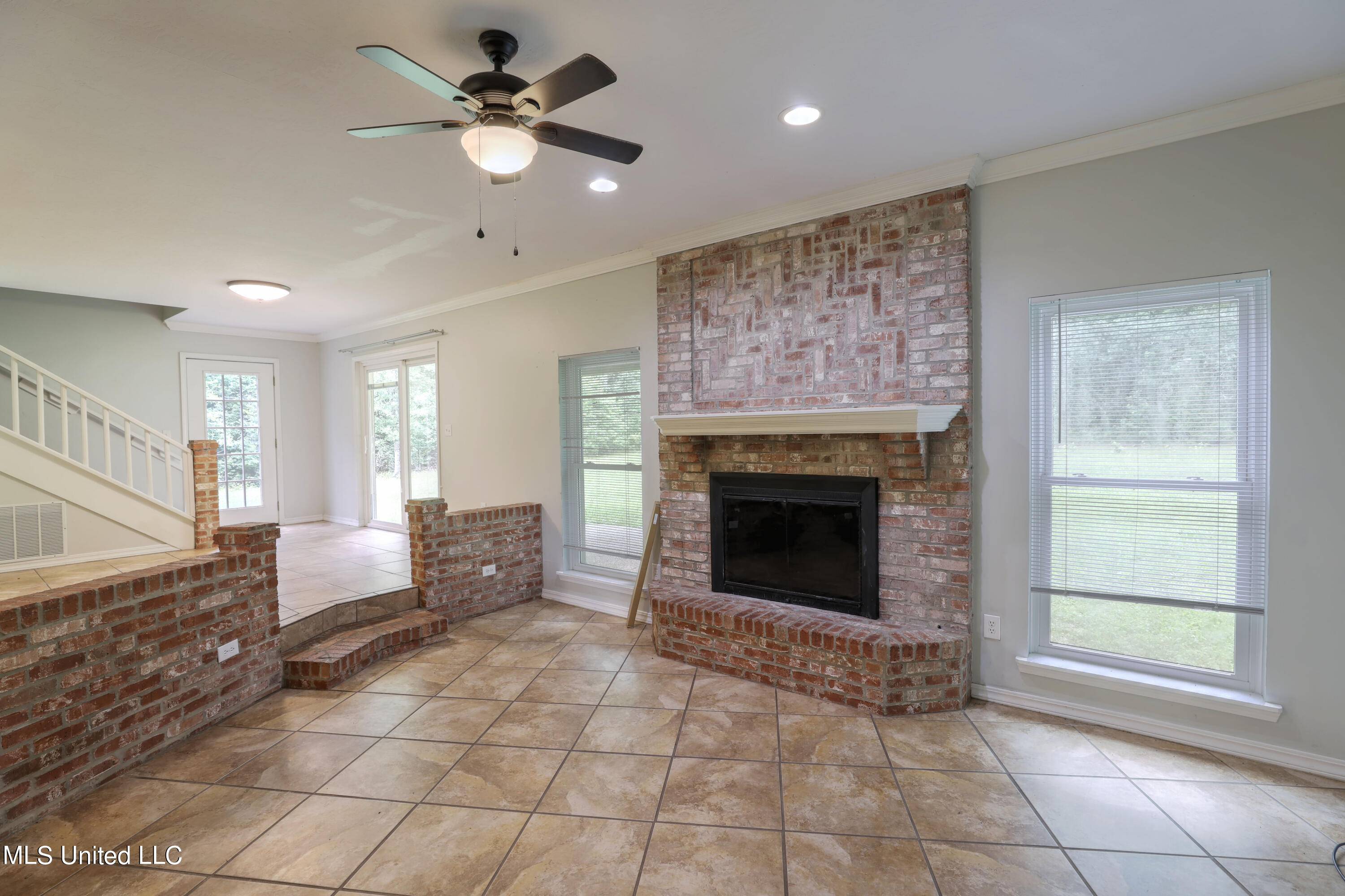 18427 Saucier Lizana Road Saucier, MS 39574 - Photo 11 of 34 Living Room