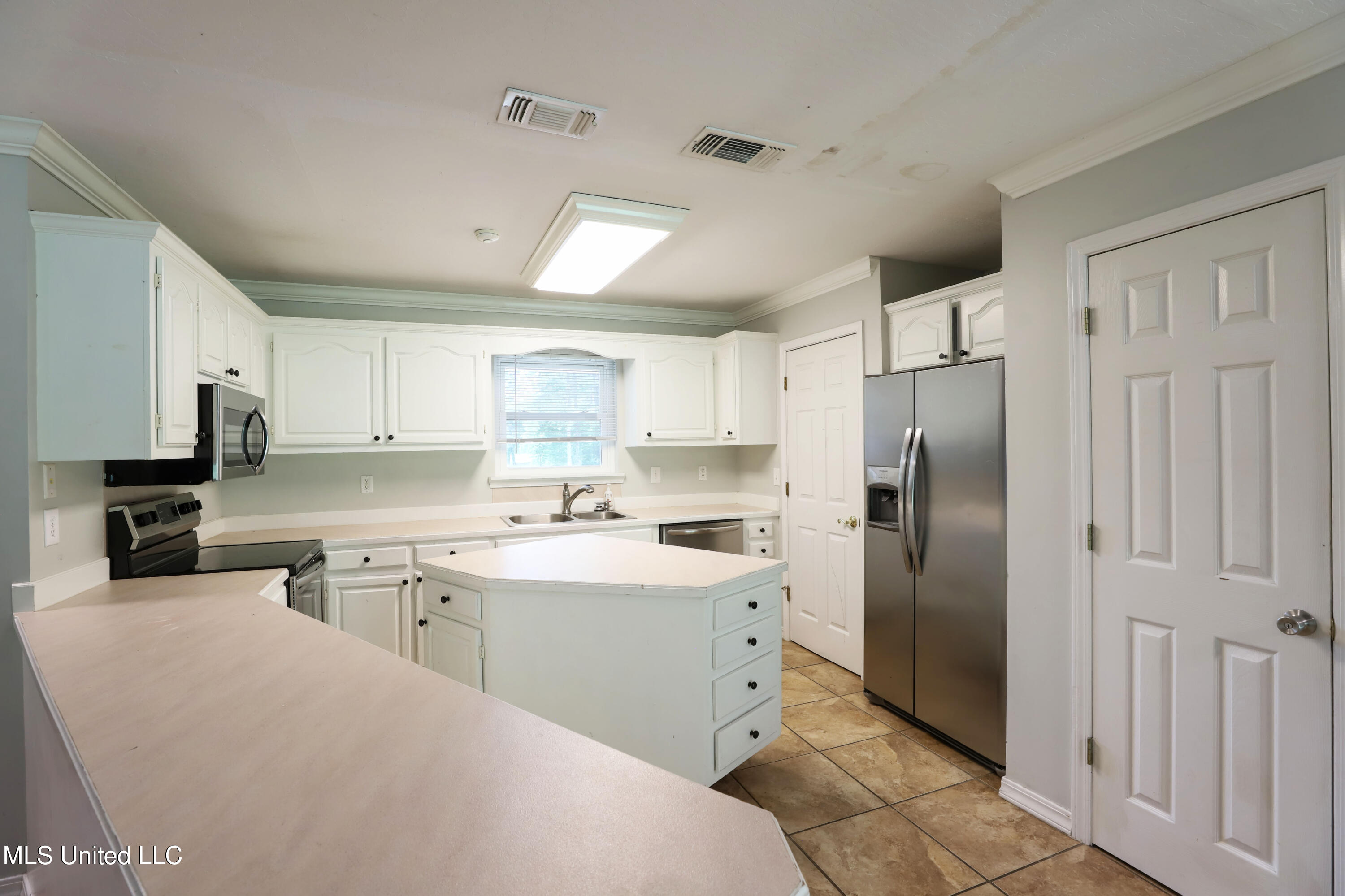 18427 Saucier Lizana Road Saucier, MS 39574 - Photo 15 of 34 Kitchen