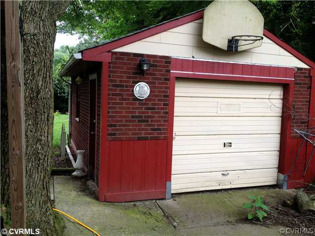7304 Oak Ridge Street Henrico, VA 23294 - Photo 2 of 17 Parking Lot/Garage - Detached garage
