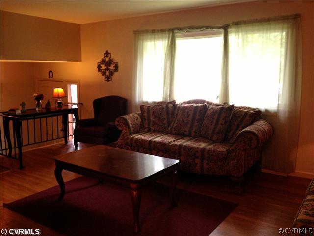 7304 Oak Ridge Street Henrico, VA 23294 - Photo 6 of 17 Living Room
