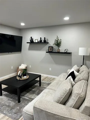 $185,000 | 207 West Home Avenue, St. James, MO 65559