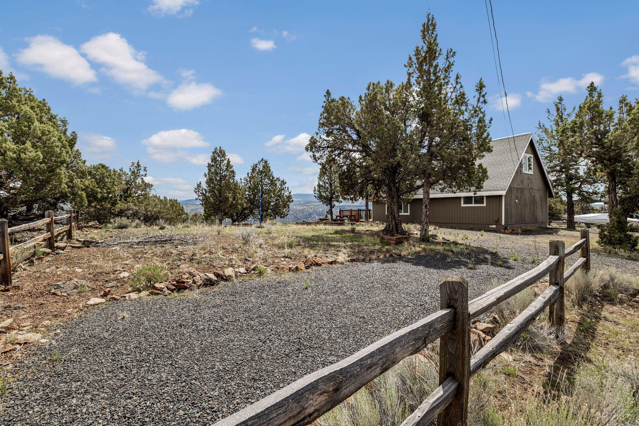 18278 Ridge Road Prineville, OR 97754 - Photo 5 of 24 Side yard