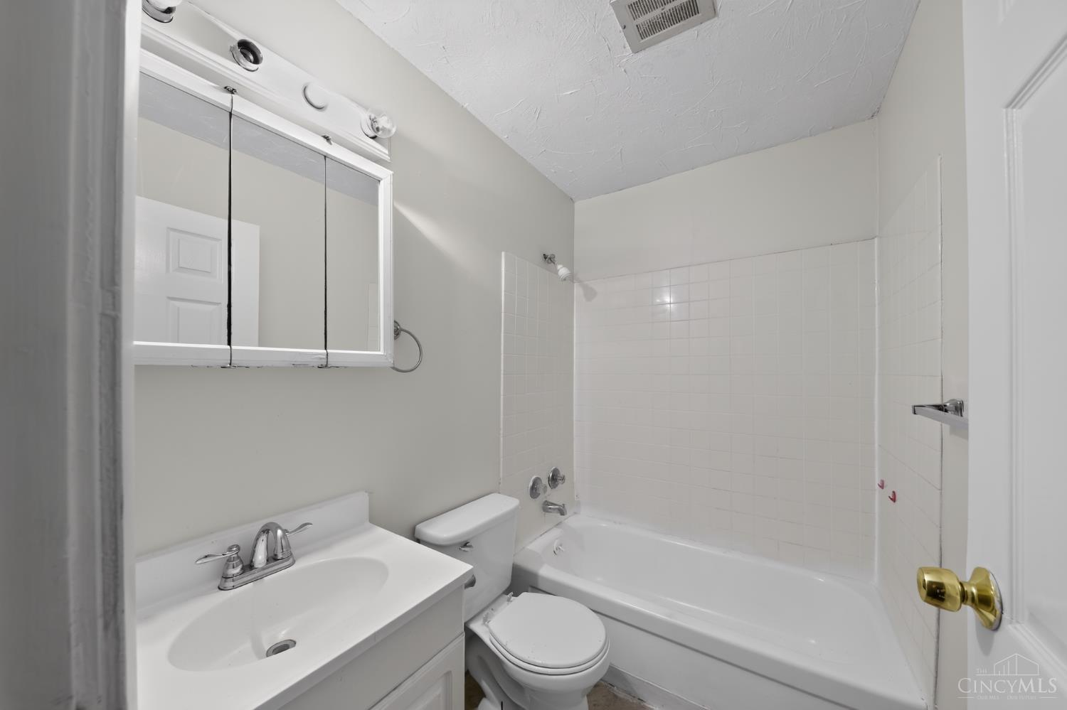 2743 Springdale Road Cincinnati, OH 45251 - Photo 23 of 30