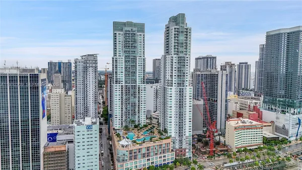 $3,000 | 253 Northeast 2nd Street, Unit 3106, Miami, FL 33132