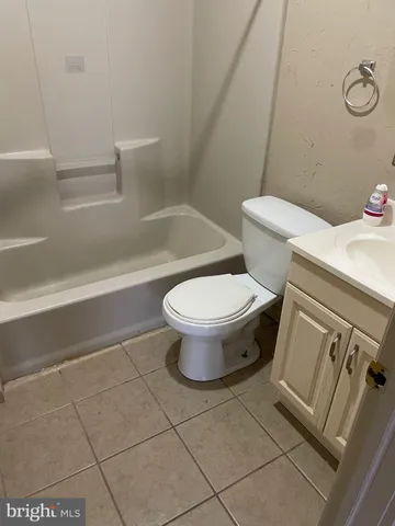 $875 | 9 Maul Avenue, Unit E, Felton, PA 17322