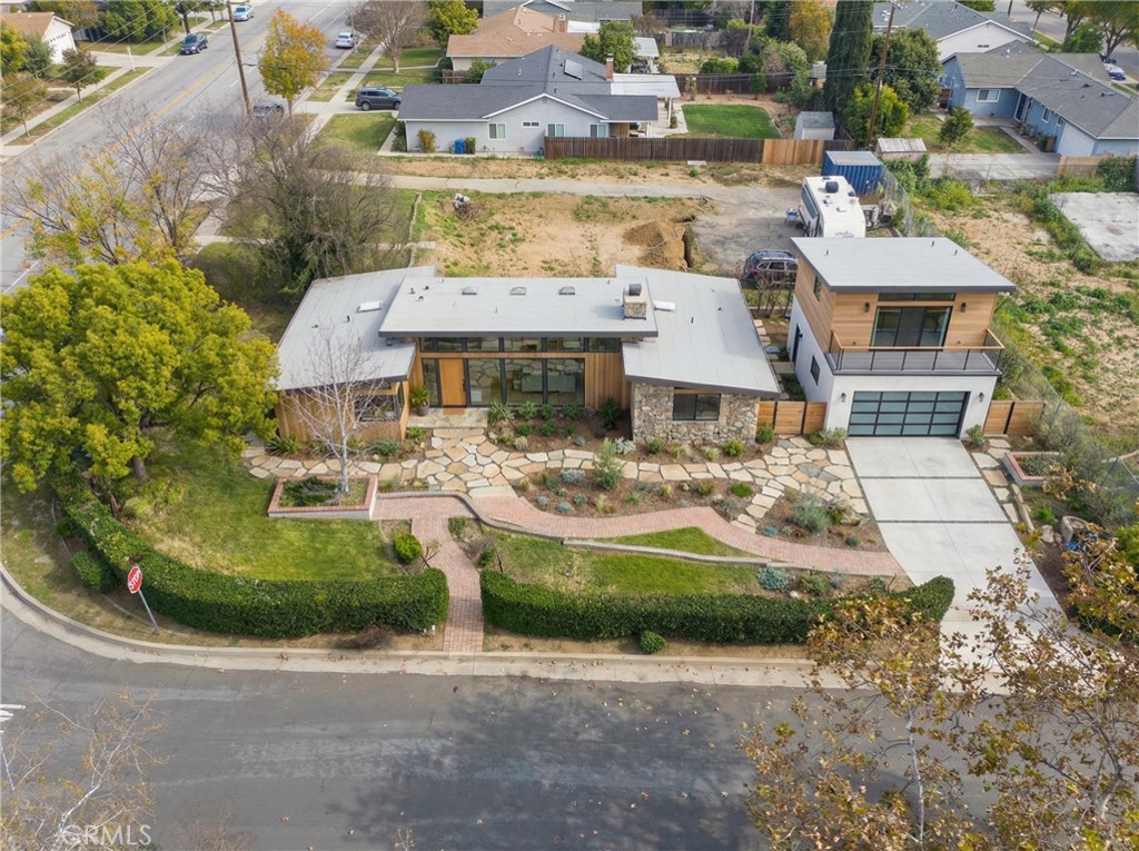 2550 Catherine Road Altadena, CA 91001 - Photo 28 of 65 a aerial view of a house with a yard and lake view
