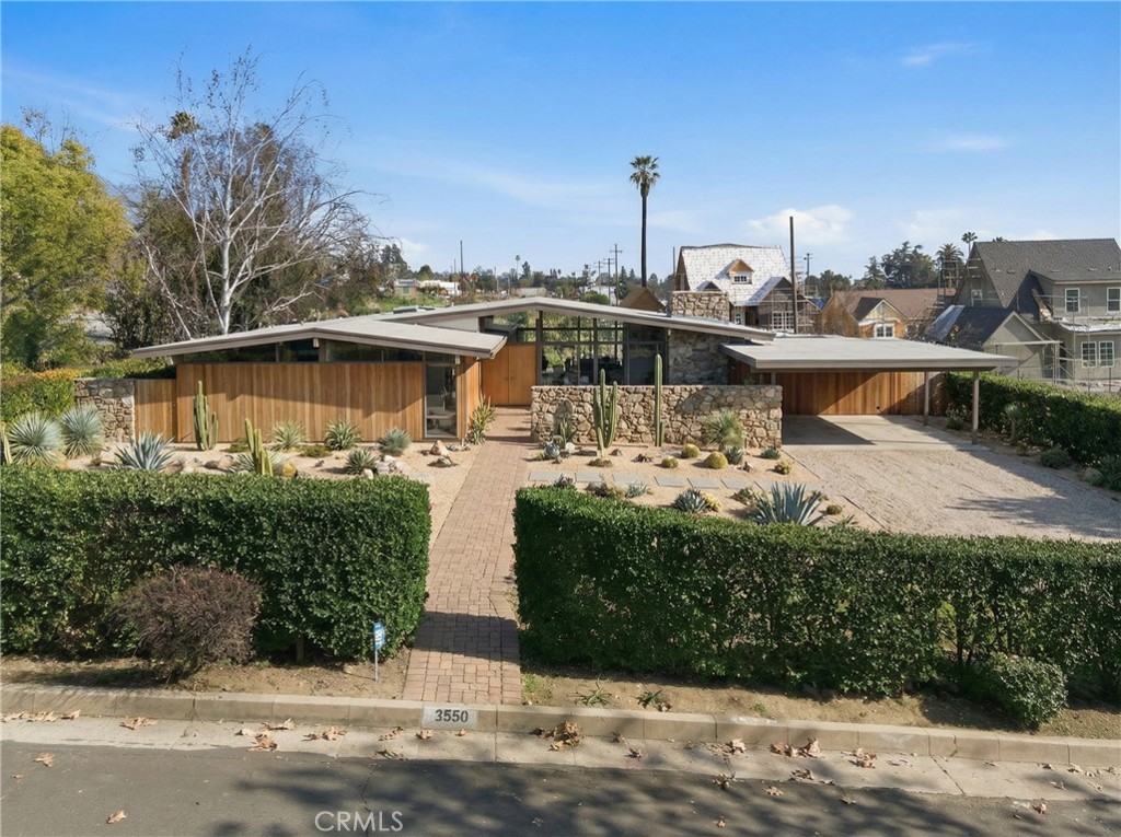 2550 Catherine Road Altadena, CA 91001 - Photo 29 of 65 a view of a water with a house