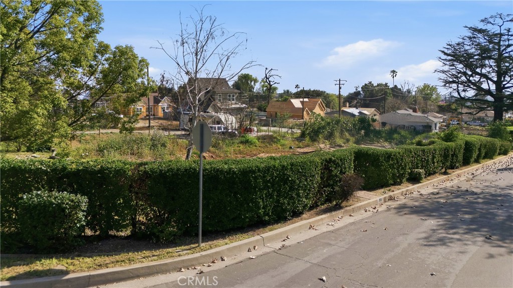 2550 Catherine Road Altadena, CA 91001 - Photo 38 of 65 a view of a garden with a pathway